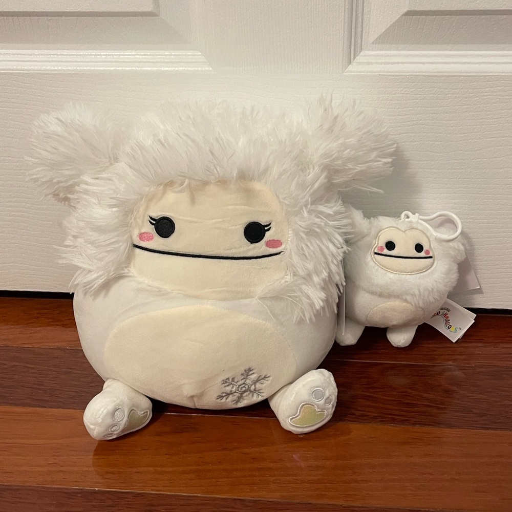Ever the White Winter Bigfoot 8” and 3.5” Clip Mallows and Minis Squishmallows